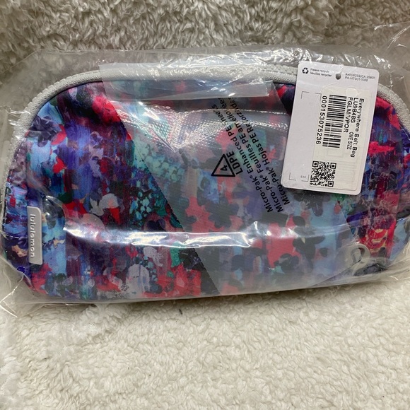 LULULEMMON WAIST BAG FANNY PACK Belt Bag Color Floral/Multi NWT - Picture 12 of 13